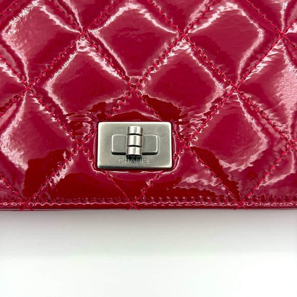 Chanel quilted patent leather long bifold wallet - Picture 2 of 11